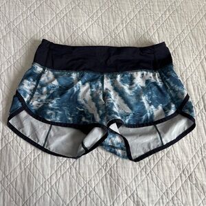 Lululemon Women’s Blue Tie-Dye Speed-Up Shorts with Navy Waistband Size 2